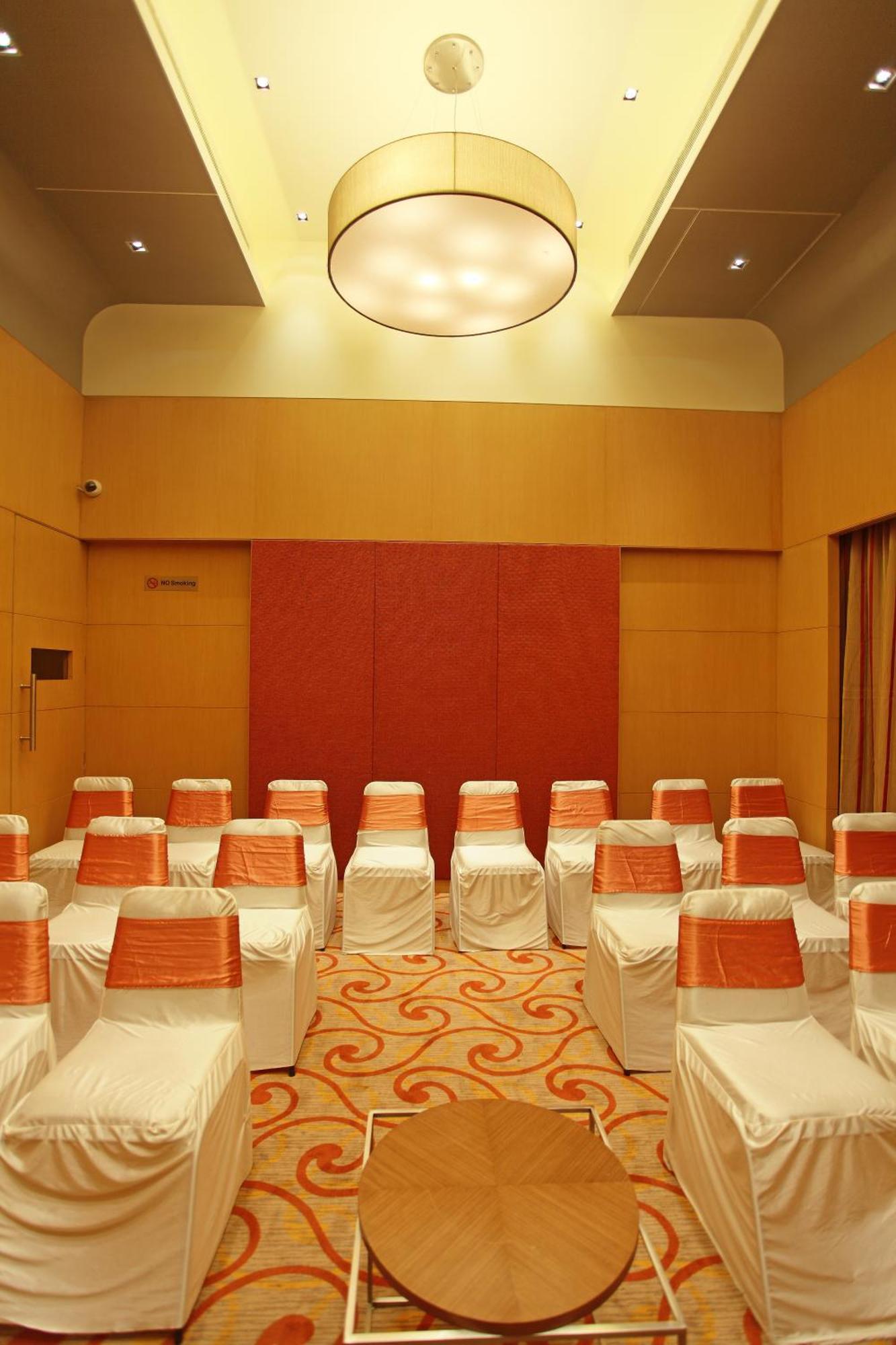 Comfort Inn Legacy Rajkot Business foto